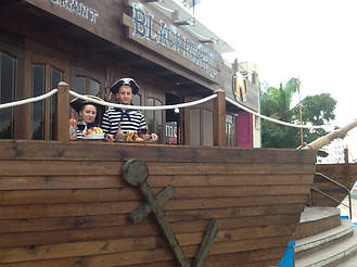 Мебель из Житомира прекрасно вписалась в интерьер ресторана «Black Pearl» на Кипре