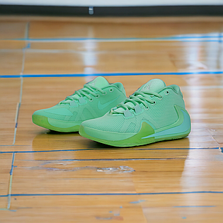 Nike Zoom Freak 1: Баскетбольні Кросівки для Динамічної Ігри