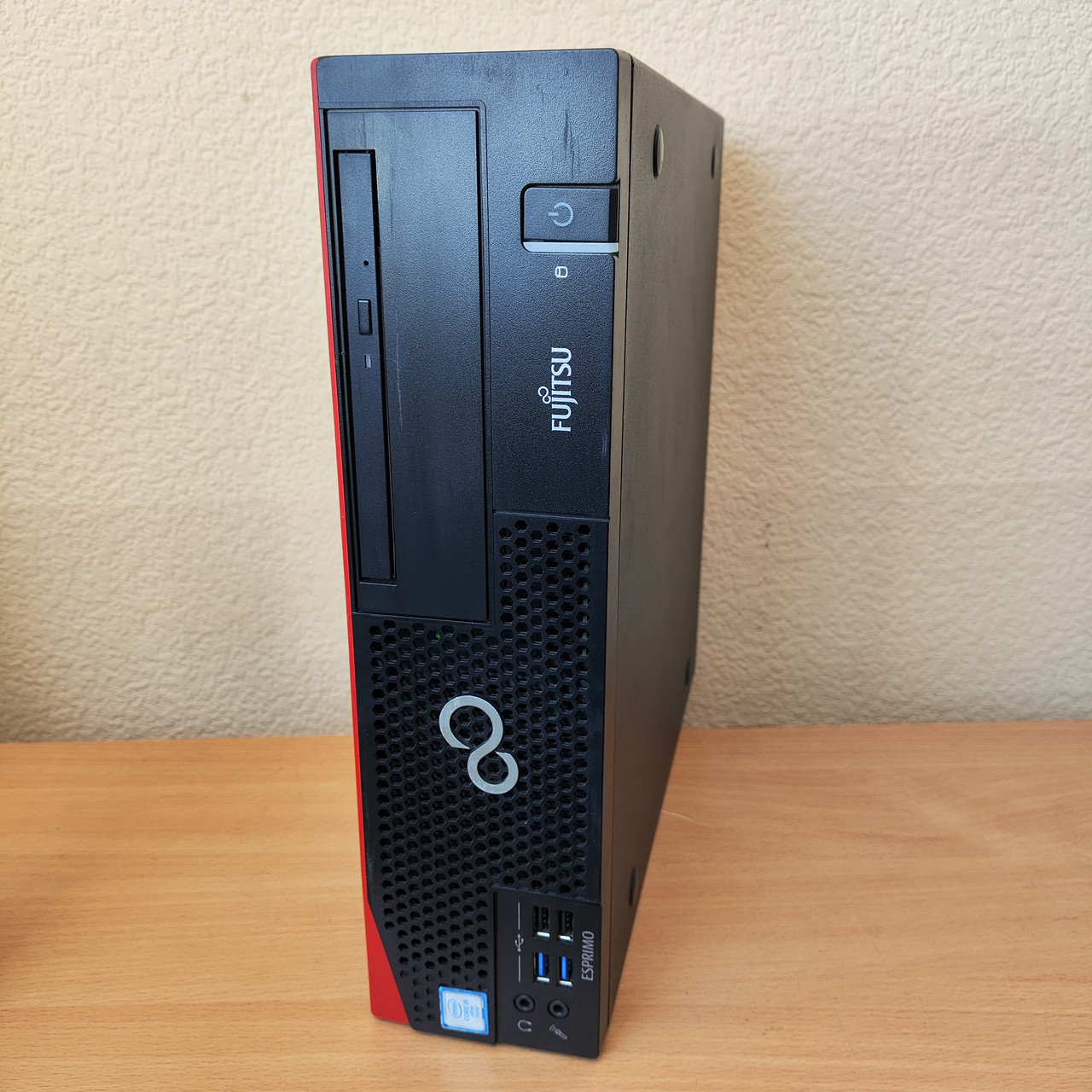Системний блок Fujitsu ESPRIMO D756/E85+ sff / Intel Core i3-6100/ 4 Gb DDR4/Intel® HD Graphics 510