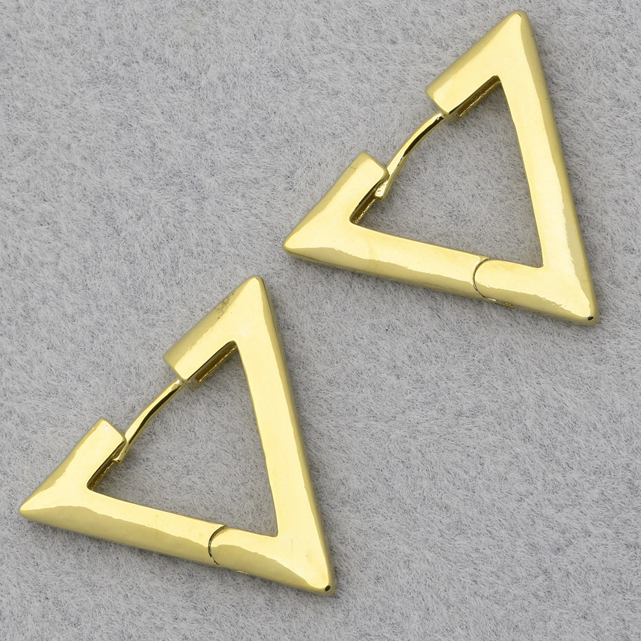 Сережки жіночі гвоздик застібка трикутники золотистий лимонний відтінок розмір 27х27 мм покриття 925 S - фото 1 - id-p2204984642
