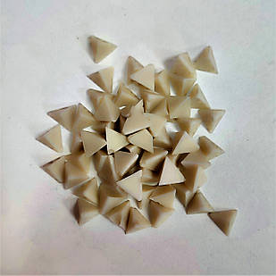 Наповнювач для галтування пластиковий білий м'який OTEC PX 10 (піраміда 10х10 мм) (1 кг)