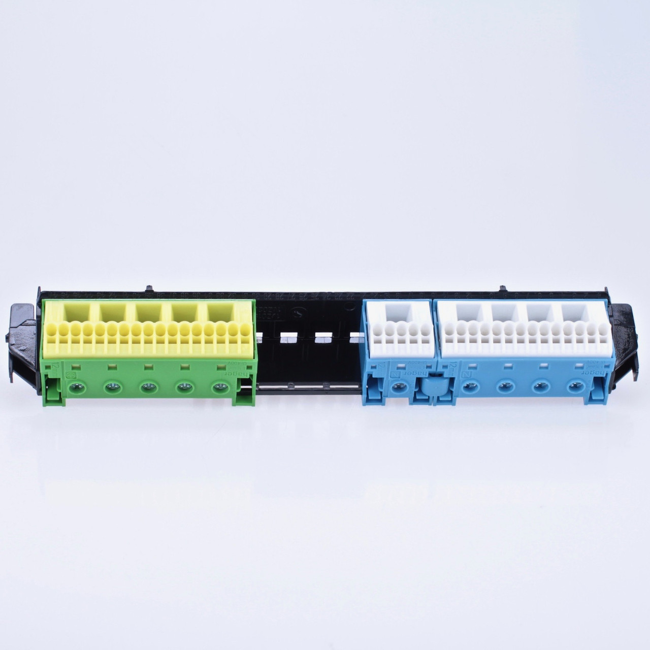 Тримач з клемами PE/N: 19xN+17xPE/5xN+5xPE для щитів Hager Volta, VZ463