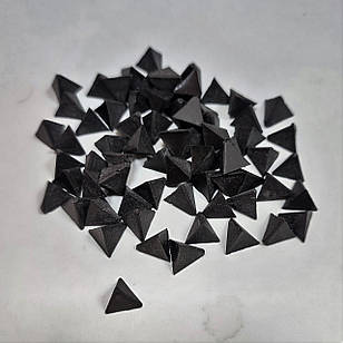 Наповнювач для галтовки пластик чорний грубий OTEC PV10 (піраміда 10х10 мм) (1 кг)