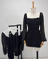Приталенное черное платье с объемными рукавами из плотной ткани. 46/48
