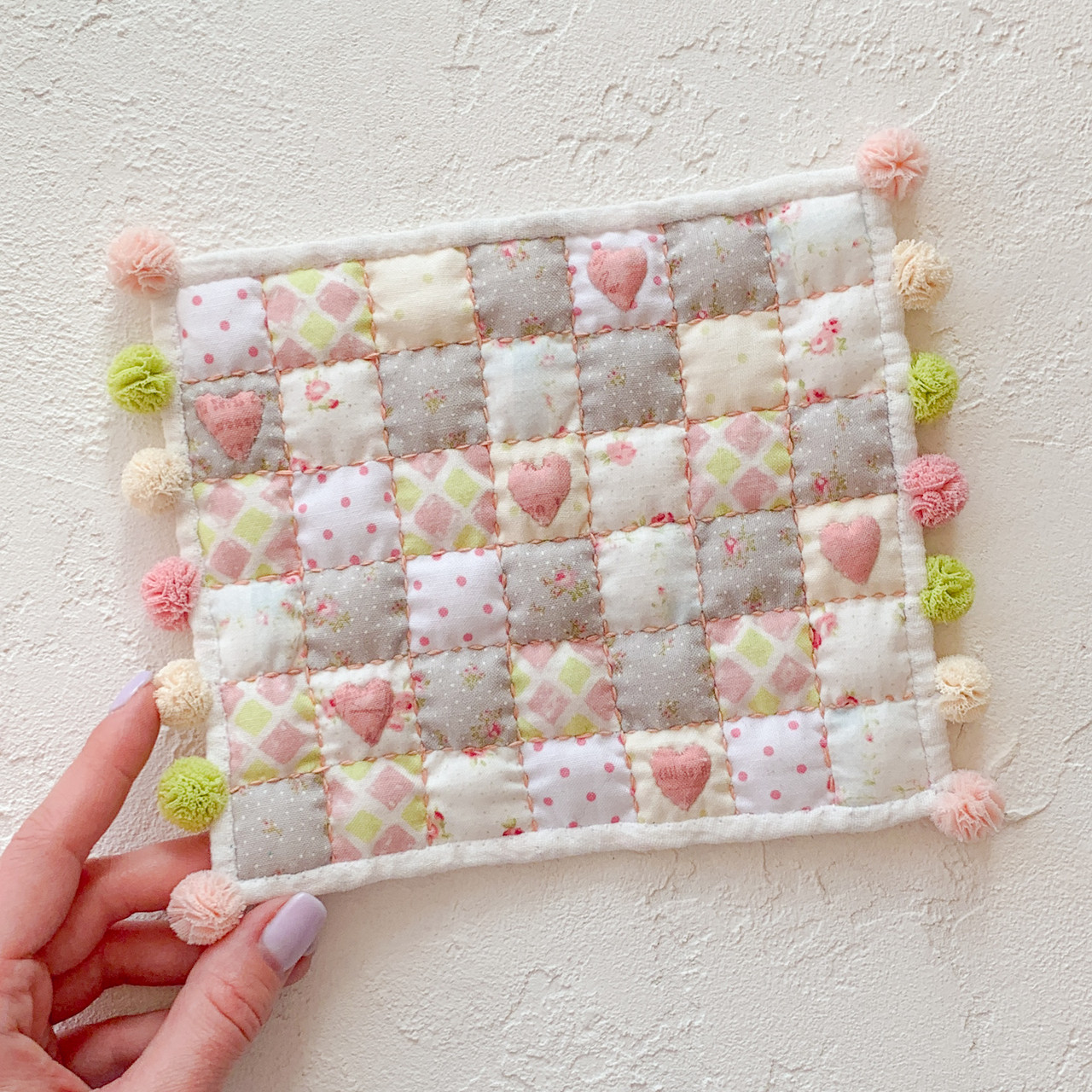 Мініатюра Ковдра з помпонами печворк Ніжність, фото 1