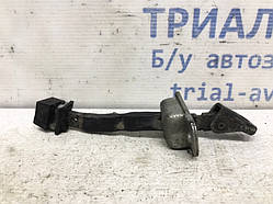 Обмежувач дверей задній лівий Mitsubishi Pajero Wagon 4 3.2 ДИЗЕЛЬ 4M41 2006 (б/в)