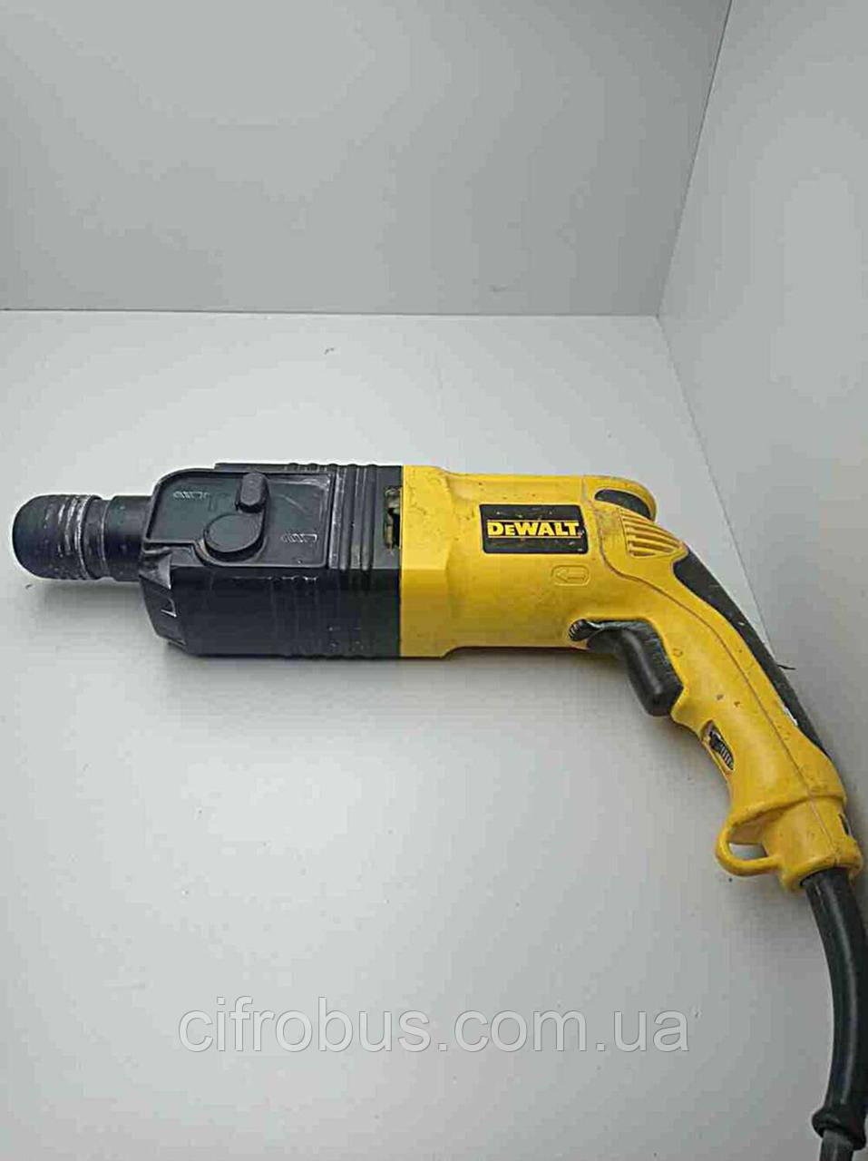 Перфоратор Б/У DeWALT D25002