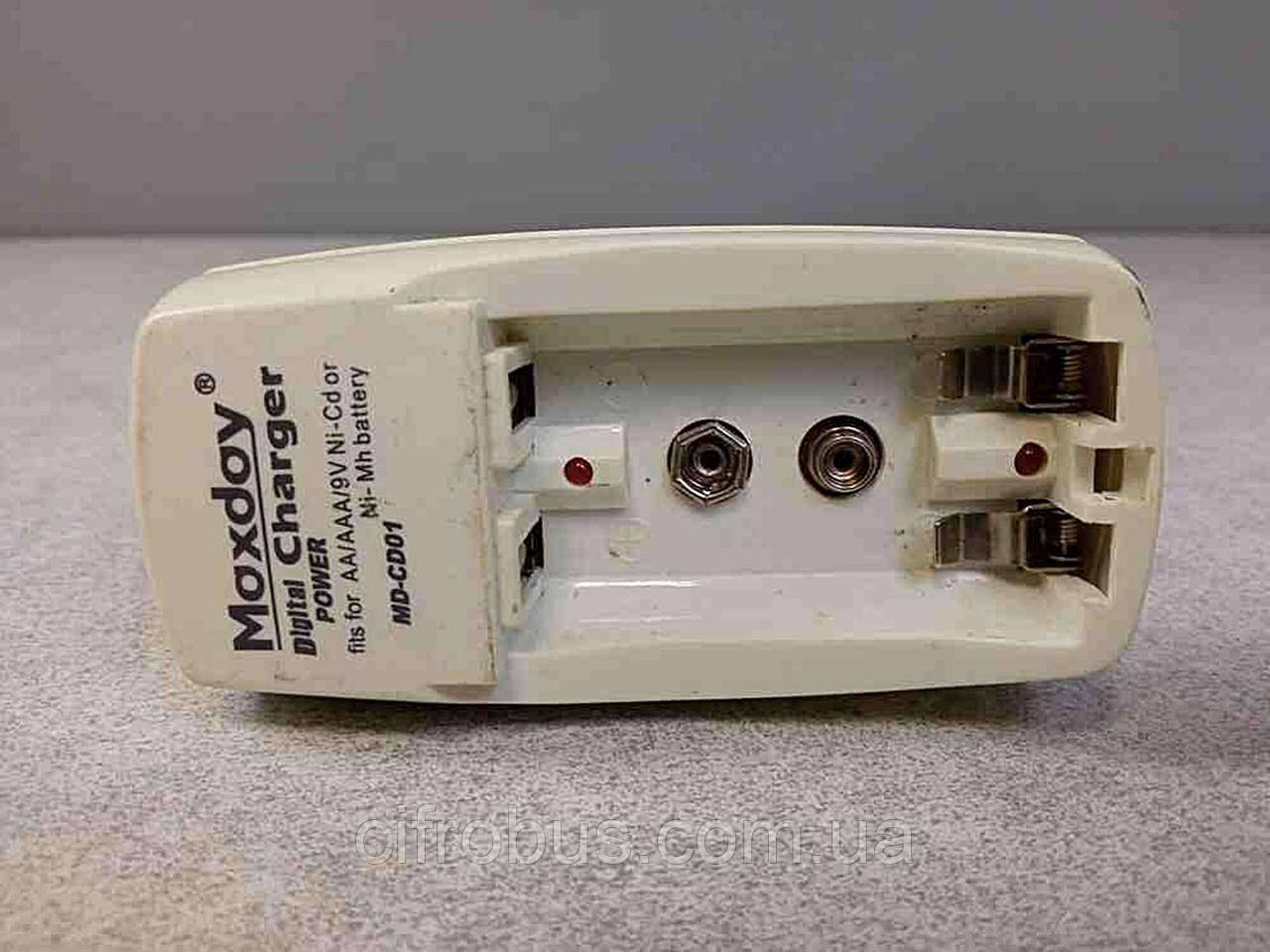 Зарядний пристрій для акумуляторів B/ y Maxday CD-01 Digital Battery Charger, фото 1