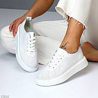 Жіночі кросівки натуральна шкіра білого кольору з перфорацією на зручній підошві платформі