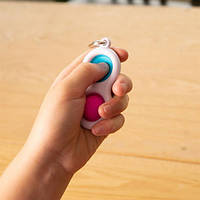 Брелок-антистрес Fat Brain Toys Simpl Dimpl Кнопки 4 кольорі в асорт. (F2111ML)