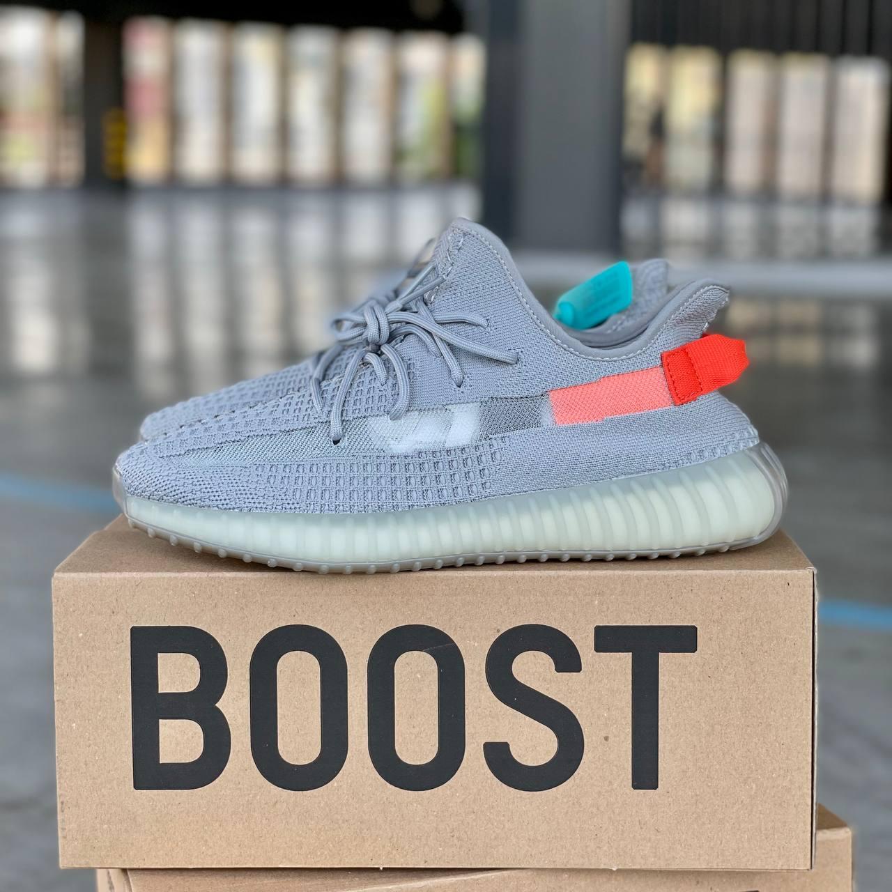Чоловічі кросівки Adidas Yeezy Boost 350 V2 Tail Light Кеди Адідас Ізі Буст 350 сірі primeknit  текстиль весна літо