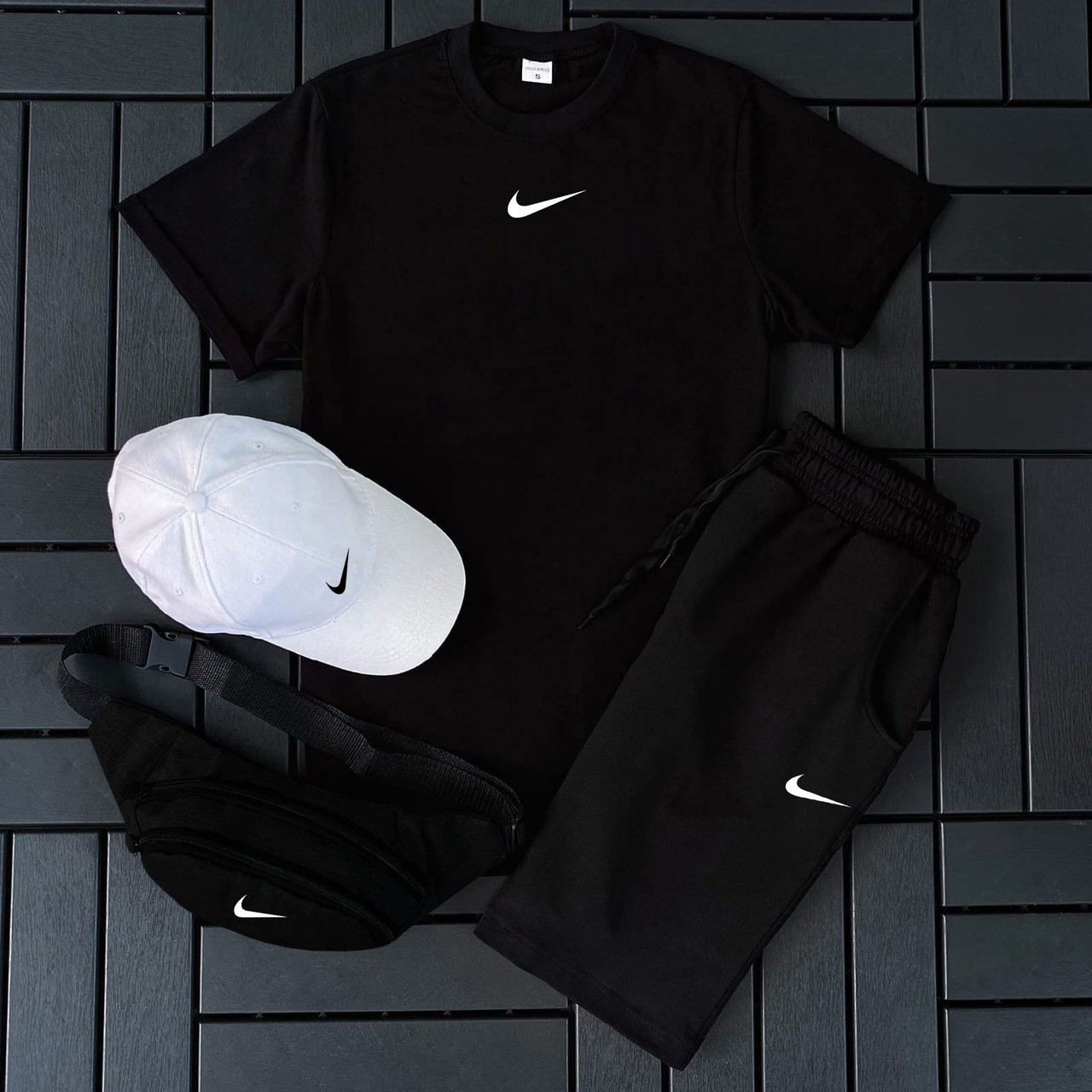 Чоловічий літній костюм Nike Футболка + Шорти + Кепка + Барсетка в подарунок чорний комплект Найк