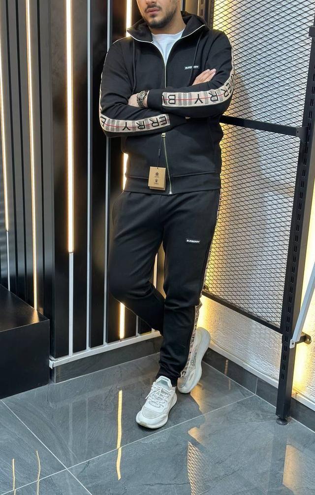 Мужской спортивный костюм Burberry Мужской спортивный костюм Burberry