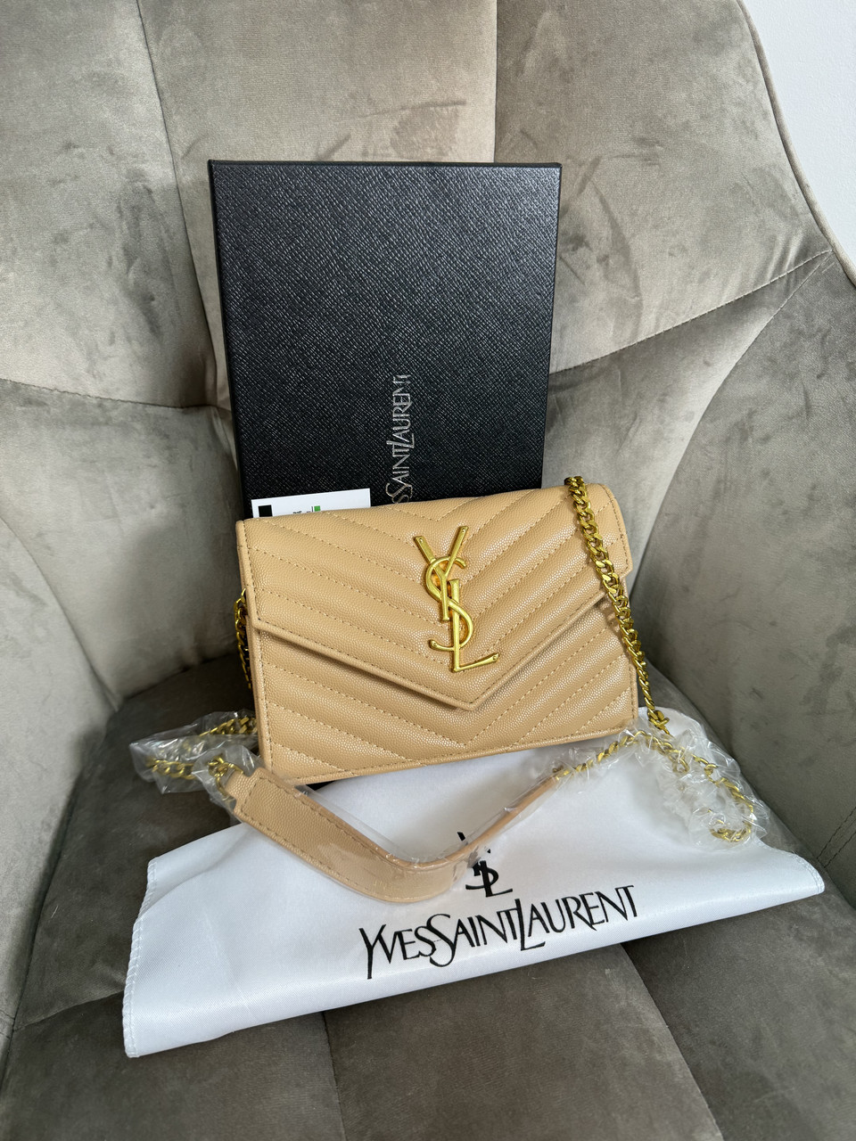 Жіноча сумка Ів Сен Лоран бежева Yves Saint Laurent Beige