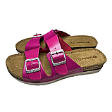 Модні рожеві ляпанці Inblu на літо з перламутровим відблиском, трендові босоніжки з ремінцями та пряжками, фото 4