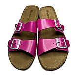 Модні рожеві ляпанці Inblu на літо з перламутровим відблиском, трендові босоніжки з ремінцями та пряжками, фото 2