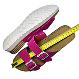 Модні рожеві ляпанці Inblu на літо з перламутровим відблиском, трендові босоніжки з ремінцями та пряжками, фото 10