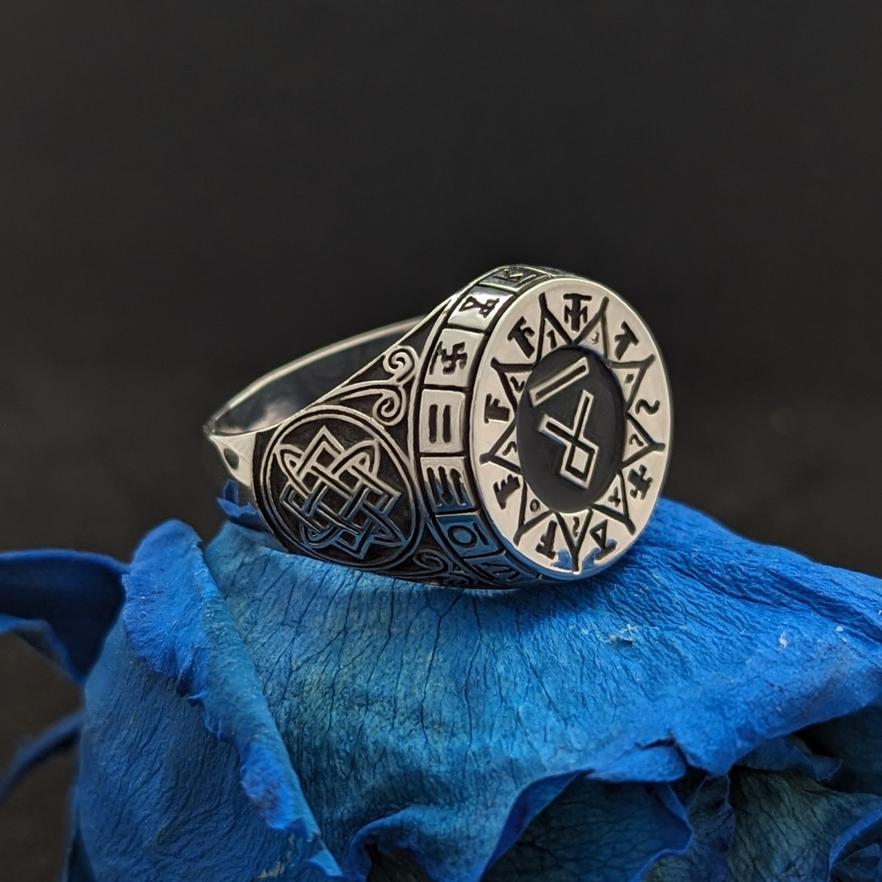 Чертог Рожана Щука, Зварювальний круг, персень, кільце, печатка