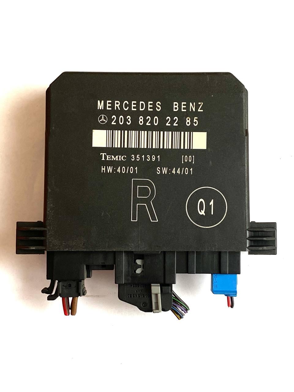 Електронний блок керування Mercedes benzin Temic 203 820 22 85 / 2038202285 / 351391
