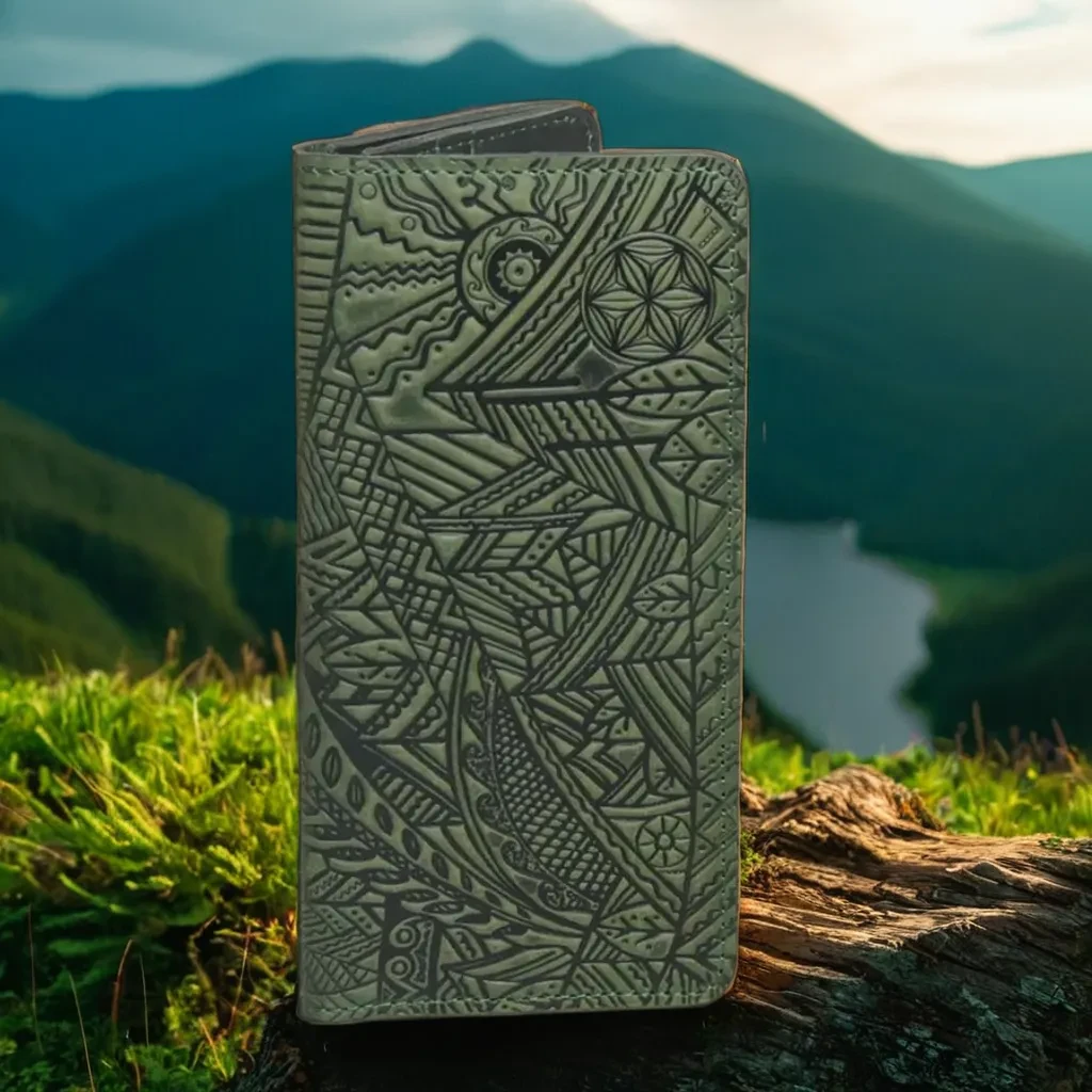 Гаманець з тисненим орнаментом "Карпати", натуральна шкіра, оливкового кольору, 20х21 см, фото 1