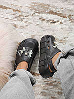 Черные женские сабо кроксы на толстой подошве с джибитсами , crocs на платформе с камушками , бусинами и мишко