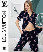 Сатинова жіноча піжама з принтом Louis Vuitton темно-синя з кантом