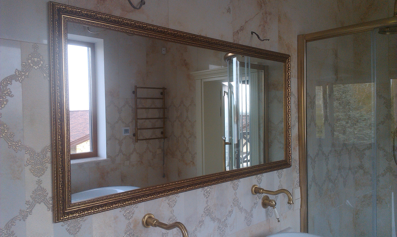 Зеркало в раме в ванной комнате. - фото 3 - id-p410411149