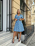 Біло-синє літнє плаття із шовкового софту з абстрактним принтом, фото 3