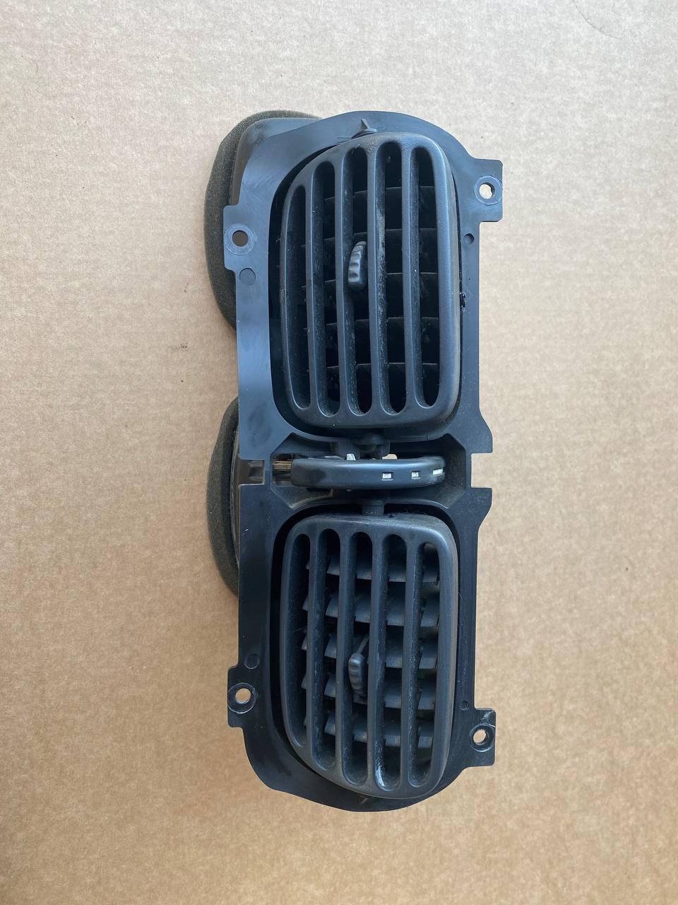 Решітка вентиляції (центральна подвійна) б/в RENAULT PREMIUM (5010605513) оригінал