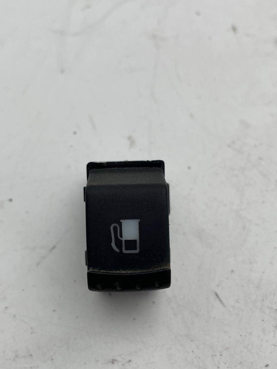 3U0959833 Кнопка открывания лючка бензобака Skoda SuperB MK1 запчасти б ...