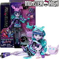 Лялька Монстер Хай Твайла Піжамна вечірка з вихованцем Monster High Creepover Party Twyla Mattel HLP87