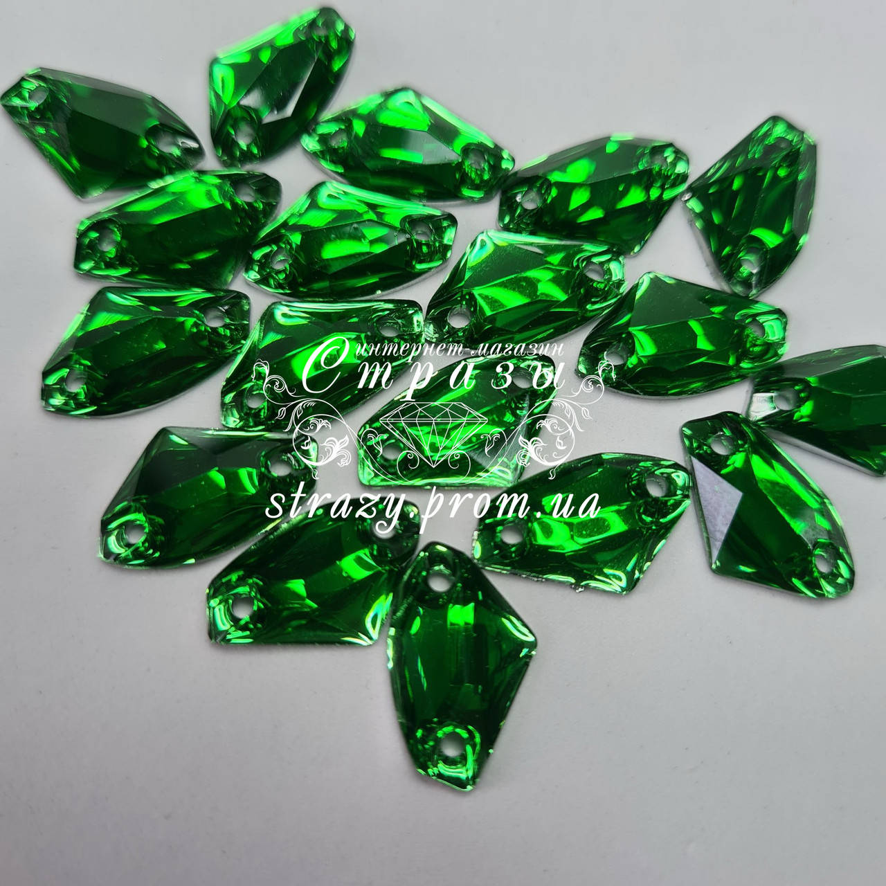 

Стразы пришивные Топорик 11х19мм. Акрил Emerald