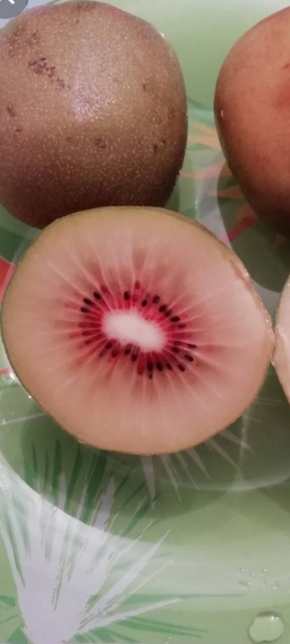 

Киви Красный саженцы .