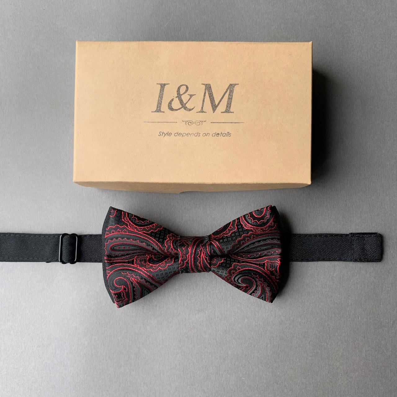 

Галстук-бабочка I&M Craft черный с красными узорами (0101003LEBL)