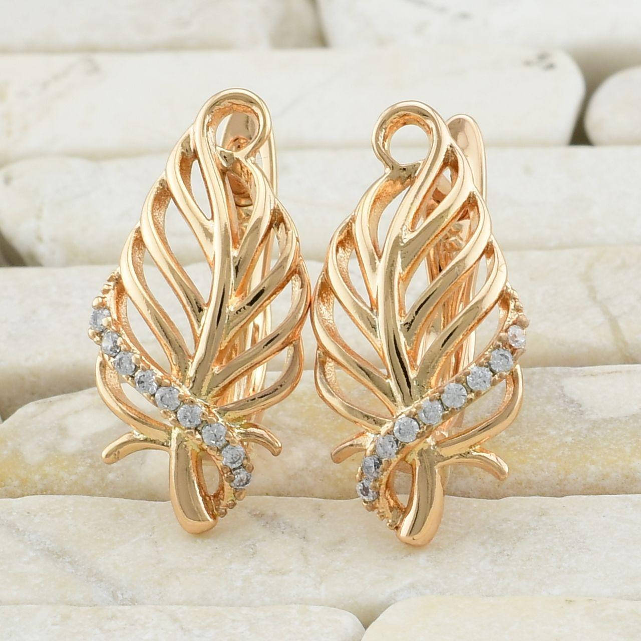 

Серьги Xuping 28138 размер 19х9 мм белые фианиты вес 2.4 г позолота 18К