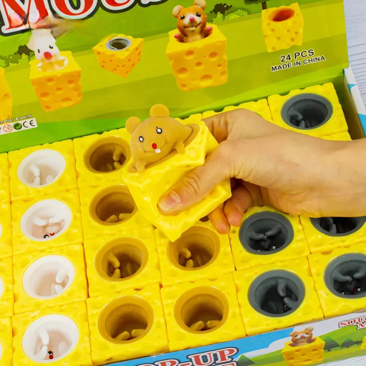 Іграшка антистрес вистрибуюча Мишка в сирі, 8 см 24 шт