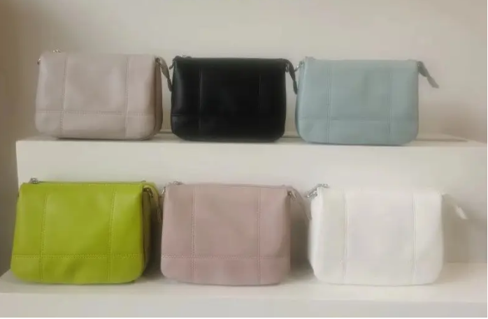 Сумка жіноча крос-боді прямокутна 24,5*18 см на блискавці з довгим ремінцем у різних кольорах Liza, фото 1