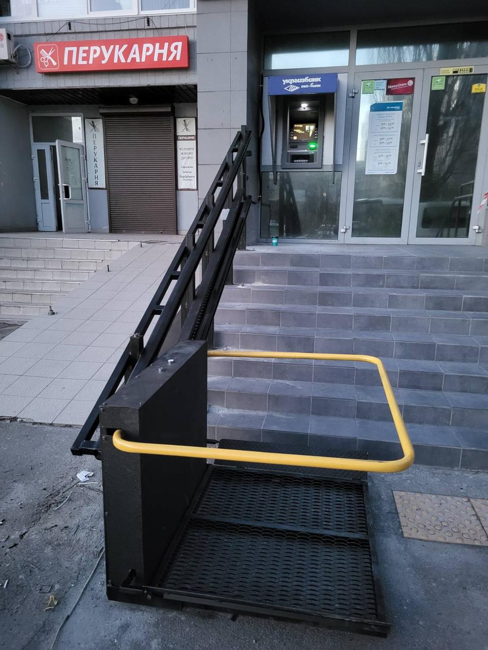 Похилий підйомник для інвалідів