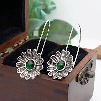 Серьги Liresmina Jewelry серьги в виде Цветка с зеленым фианитом 3.3 см серебристые
