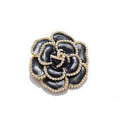 Декоративна брошка Чорна квітка камелії з перлами Bz145
