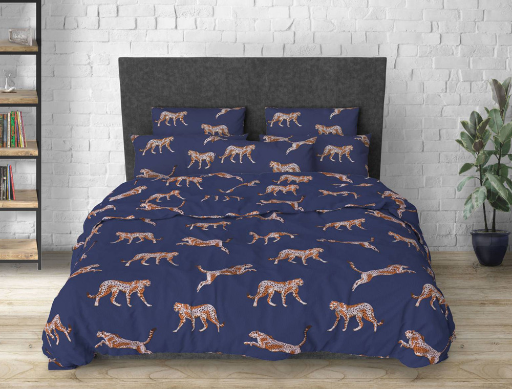 Тканина синтетична 220 см для постільної білизни Полісатин 135 колір синій з принтом дикі тварини, рулон 60 м
