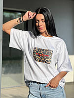 Женская футболка оверсайз 40-46 брендированная леопард и надпись красная / розовая / белая / чёрная Белый