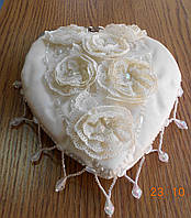 Ніжна біла сумочка ручної роботи з  квітами Kaprizz