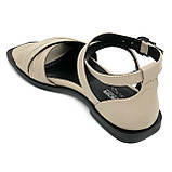 Жіночі шкіряні босоніжки бежевого кольору на плоскій підошві MIDA 25143(18) розмір 36, фото 5