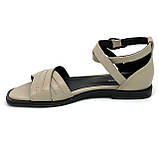 Жіночі шкіряні босоніжки бежевого кольору на плоскій підошві MIDA 25143(18) розмір 36, фото 2