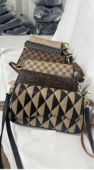 Сумочка жіноча крос-боді 26*15 см з клапаном та довгим ремінцем у різних кольорах Liza