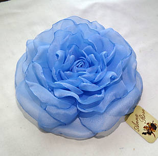Брошка велика квітка з тканини ручної роботи "Блакитна чайна троянда"