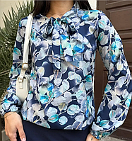 Стильна жіноча синяя блуза в блакитну квіточку з коміром на зав'язках блузка з довгим рукавами.