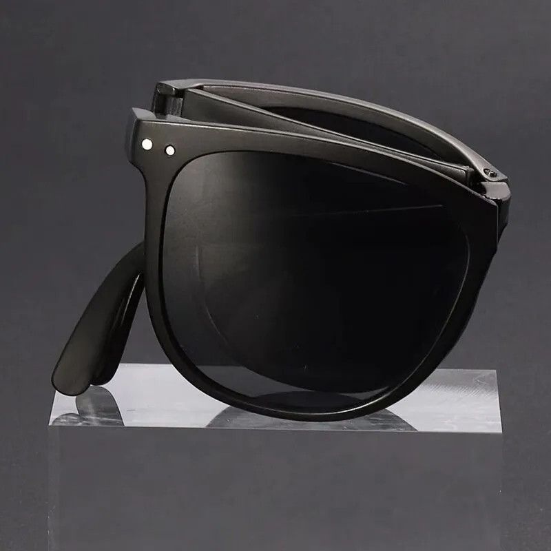 Чорні складені сонцезахисні окуляри. Окуляри з футляром. Окуляри із захистом від ультрафіолетових променів UV400.