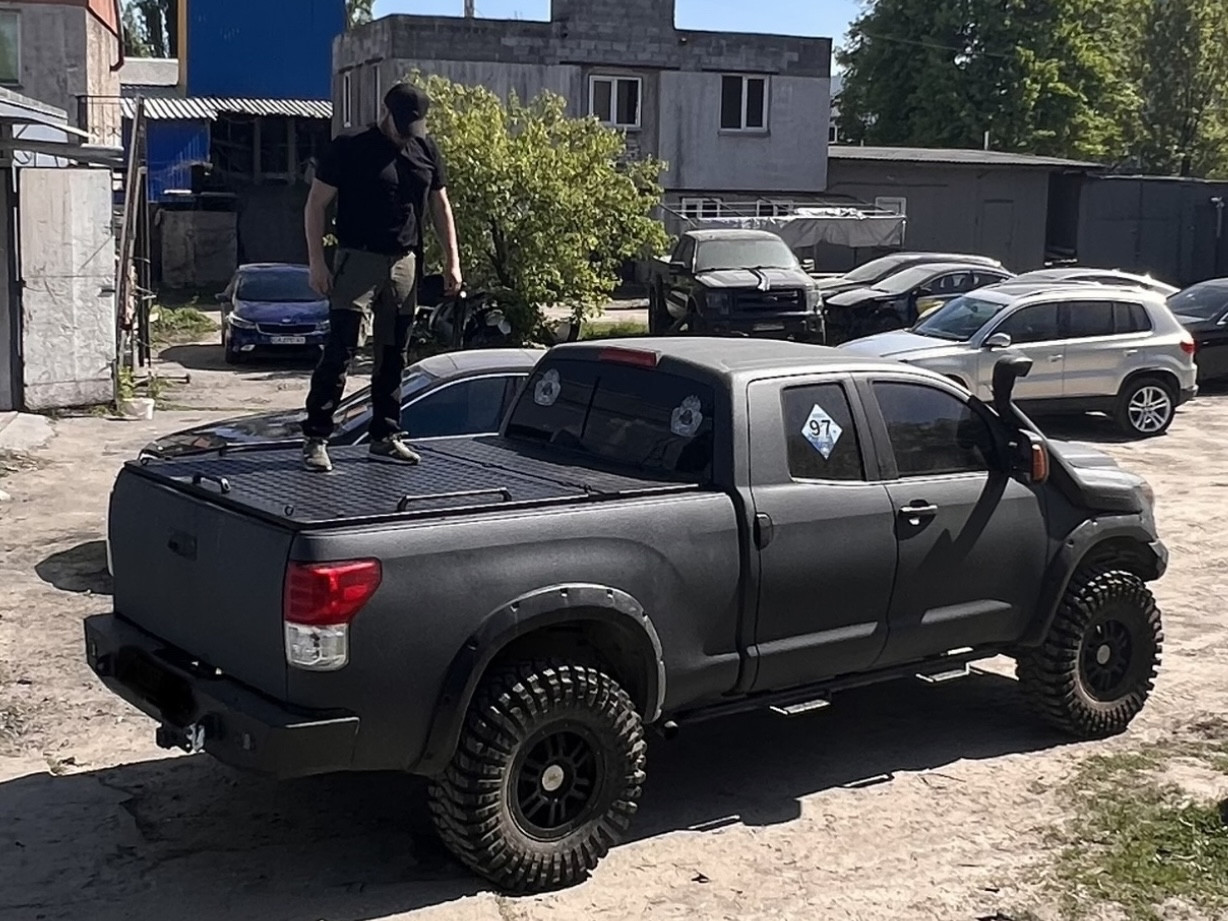 Кришка кузова для Ford F150/250/350/450 пікапа. Тюнінг пікапів BVV. Кришка для пікапа. Кришка кузова Форд Ф150